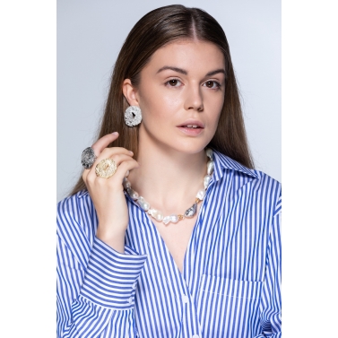 Collar de perlas barrocas y oro